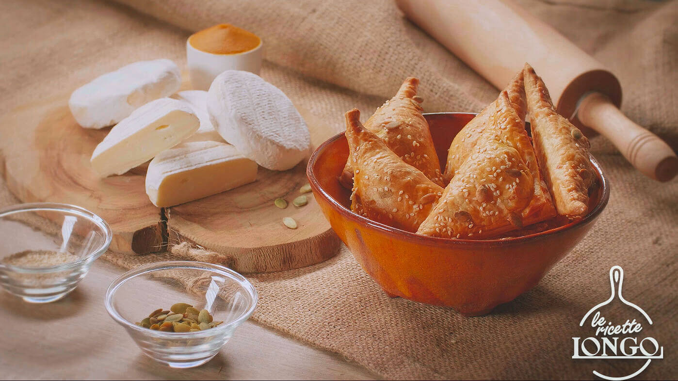 Bocconcini of Tomino and pumpkin, wrapped in sesame puff pastry and pumpkin seeds