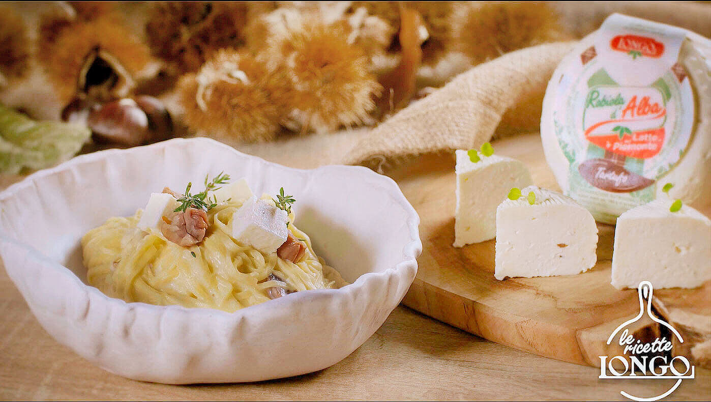 Tajarin 40 tuorli con crema di Robiola al tartufo e castagne scottate