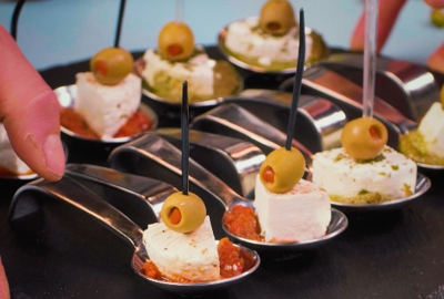 Aperitivista | Finger food di Tomino e olive ripiene su pesto