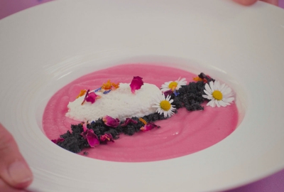 Professoressa | Crema di cavolfiore e barbabietola con Tomino senza lattosio e crumble croccante