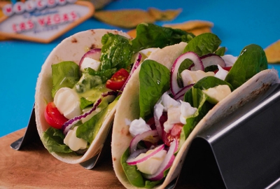Viaggiatore | Tacos di Tomino del Boscaiolo con salsa yogurt e guacamole